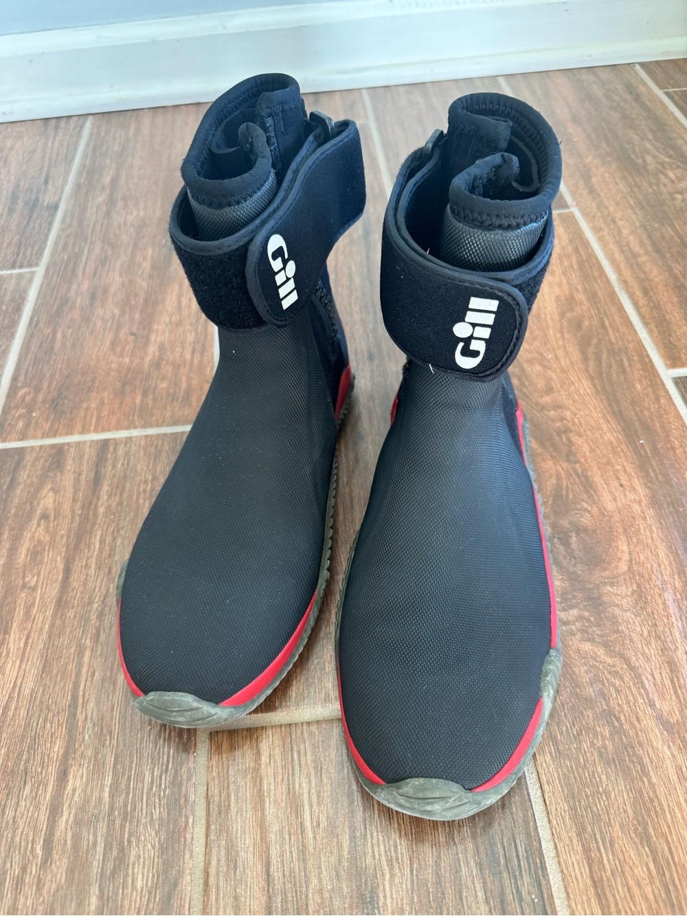 Gill Edge Boot Neoprene Water Shoes Black with Red Accents Size 9